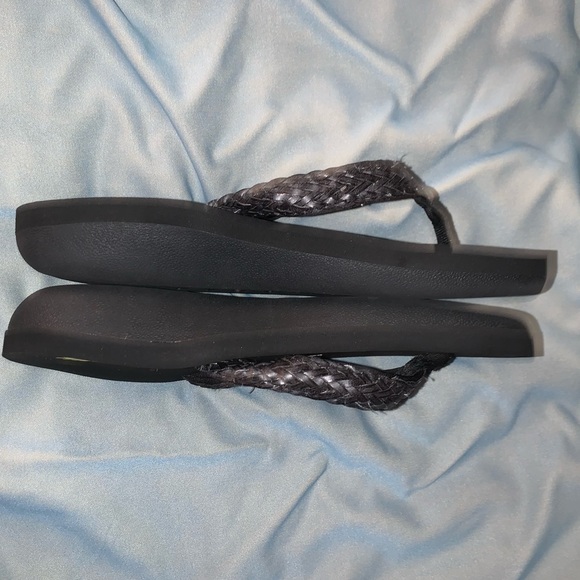 VOLATILE BLACK Braided flip flop sandals womens size 6 - Picture 10 of 10